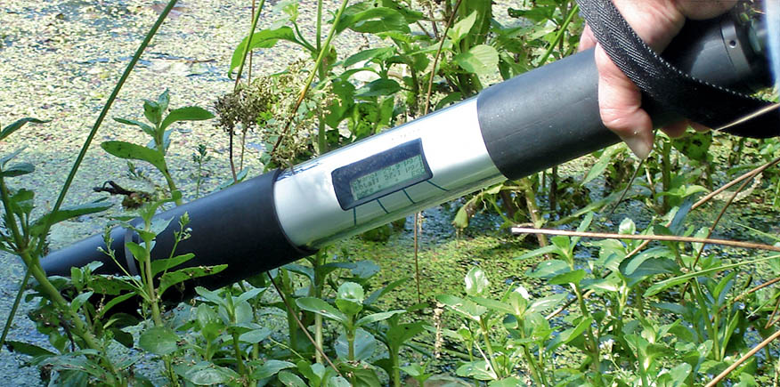 algaetorch-in-action-detail crop algaetorch display